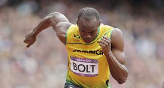 Bolt does it easy in 200m heat