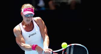 Australian Open: Stosur melts as other seeds handle the heat