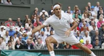 Federer, Djokovic set up semi-final after easy wins