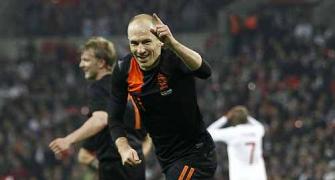 Robben foils England fightback
