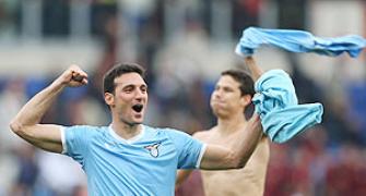 Serie A: Lazio beat 10-man Roma in controversial derby