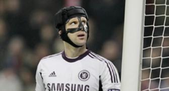 Cech extends Chelsea contract until 2016