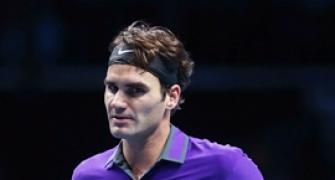 Federer trounces Tipsarevic at Tour Finals