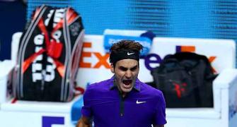 Federer charms fans in Murray's backyard