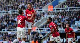 Man United in rampant mood, four straight wins for Spurs