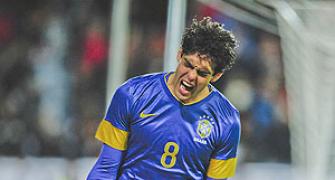 Oscar, Kaka star as Brazil slam six past Iraq in friendly