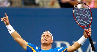 PHOTOS: Hewitt stuns Del Potro; Murray ovecomes hiccup