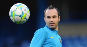 Barca's Andres Iniesta agrees three-year contract extension