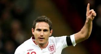 England coach Hodgson warns Lampard against US move