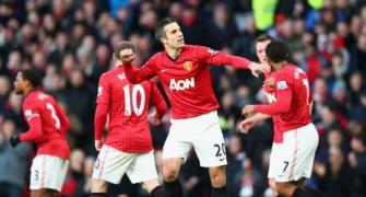 Van Persie and Suarez set for Old Trafford shoot-out
