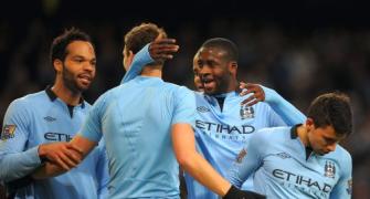 Pressure on City as United steam ahead in title race