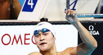 China's Sun cruises to 400m freestyle gold