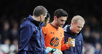 Spurs criticised for letting Lloris play on after head injury