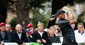 Woods six back as Casey shares lead in Turkey