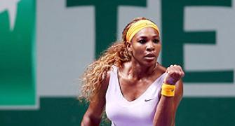 Williams sweeps aside Kerber in WTA Championships