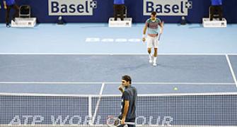 Federer beats Dimitrov, closes in on ATP Tour Finals berth