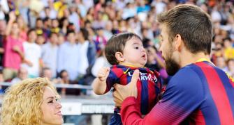 Sexy Shakira & Milan shout for Daddy at Barcelona
