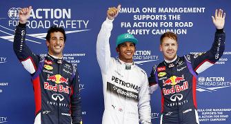 Formula One: Hamilton on pole in rain-soaked China