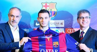 Sports Shorts: Barcelona sign Arsenal's Vermaelen in five-year deal