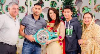 PHOTOS: Boxer Amir Khan in Pak to help Peshawar victims
