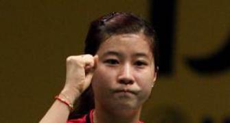 Saina, Sindhu crash out of Malaysian Open