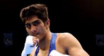 CWG 2014: Vijender storms into semis; assured of a medal