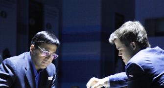 World Championship: Anand loses in Game 2; Carlsen takes early lead