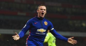 Rooney seals United triumph at Arsenal, Chelsea win again