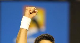 Djokovic fends off Muller to reach quarter-finals