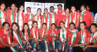 Drums, loud cheers welcome Indian women's hockey team