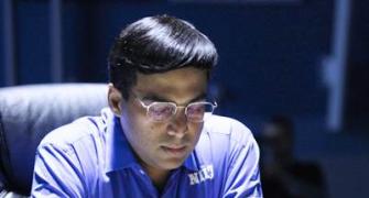 Vishy Anand bounces back with easy win over Bach