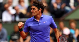 Photos: Federer moves smoothly into fourth round