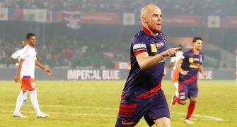 ISL: Hume 'tricks' again as ATK rout Pune 4-1 to storm into semis
