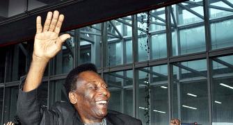 Pele returns to rousing welcome in Kolkata