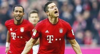 Bundesliga: Bayern close on title as Lewandowski strikes