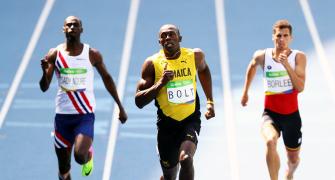 Usain Bolt eases into 200m semis in 20.28s