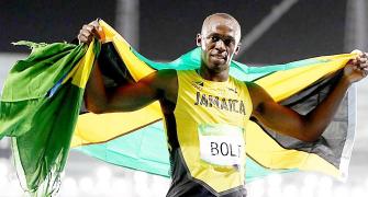 Bolt wins third successive 200m GOLD!