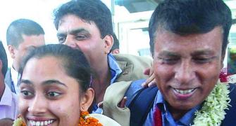 WATCH! Dipa gets a hero's welcome in return to India