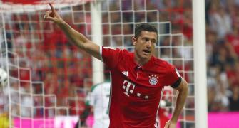 Bundesliga: Lewandowski treble as six-goal Bayern rout Werder