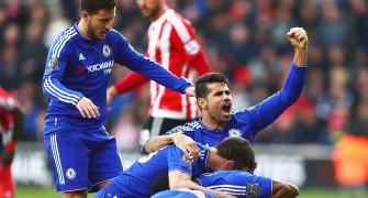 EPL PHOTOS: Chelsea sinks Southampton; Leicester's dream stays alive