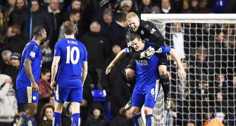 EPL PHOTOS: Fighting Leicester beat Spurs; Arsenal-Reds draw
