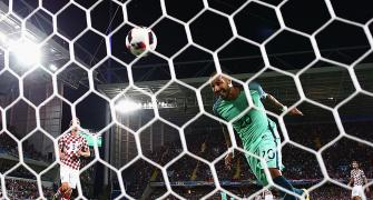 Euro 2016: Quaresma gives Portugal last-gasp win over Croatia