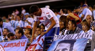 Don't go, Leo, plead Argentina fans