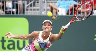 Australian Open champion Kerber advances in Miami heat