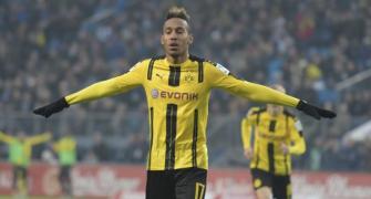 Bundesliga: Dortmund's Aubameyang scores four; Bayern draw