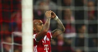 Bundesliga: Bayern down Gladbach as Dortmund stumble again