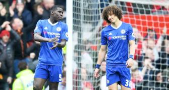 Chelsea's fall at Old Trafford re-opens EPL title race