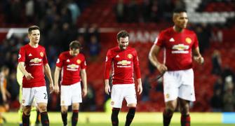 EPL PHOTOS: United frustrated by Hull, City thrash Hammers