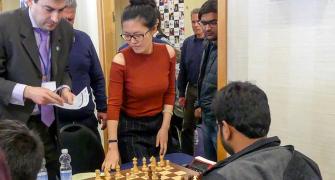Why women's world chess champion resigned after just 5 moves!