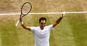 Record-breaking Federer goes past Sampras, Renshaw